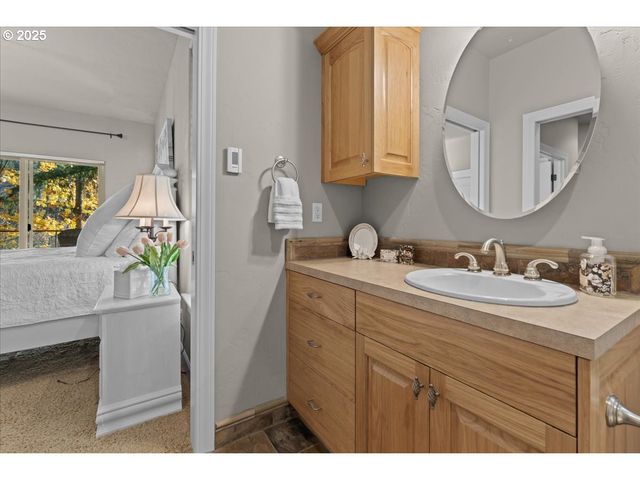 17616 ABIQUA Rd Ne, Silverton, OR 97381