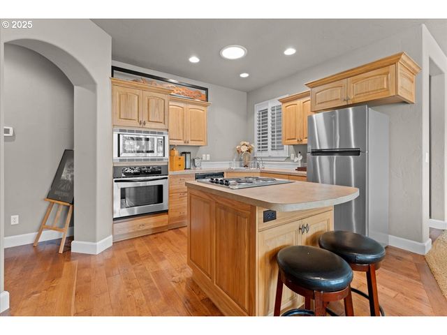 17616 ABIQUA Rd Ne, Silverton, OR 97381