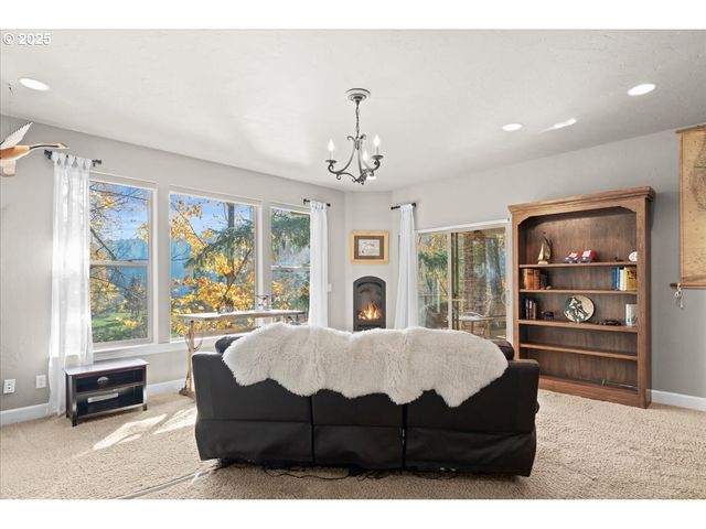 17616 ABIQUA Rd Ne, Silverton, OR 97381