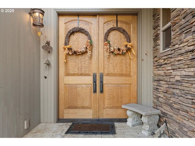 17616 ABIQUA Rd Ne, Silverton, OR 97381