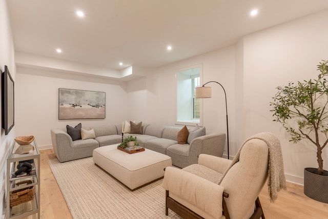177 Thorndike St 1, Brookline, MA 02446