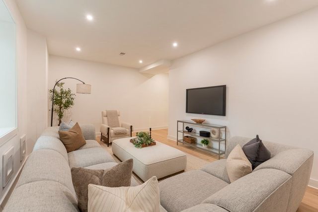 177 Thorndike St 1, Brookline, MA 02446