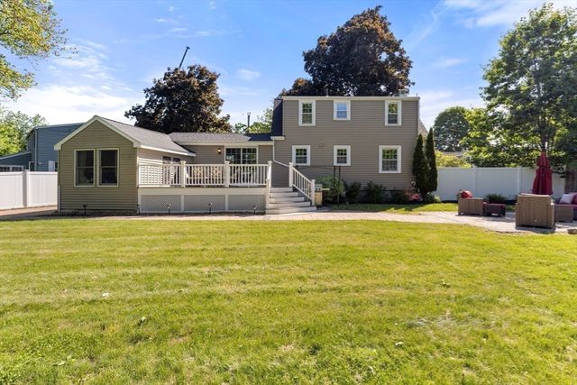 64 Paon Blvd, Wakefield, MA 01880