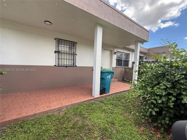 3220 NW 47th St B, Miami, FL 33142
