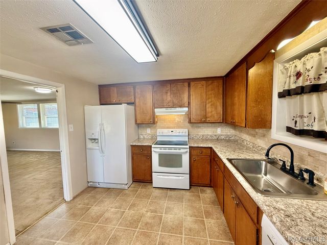 203 Lilac Drive, Prattville, AL 36067