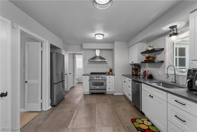 23650 Shelburne Road, Shaker Heights, OH 44122