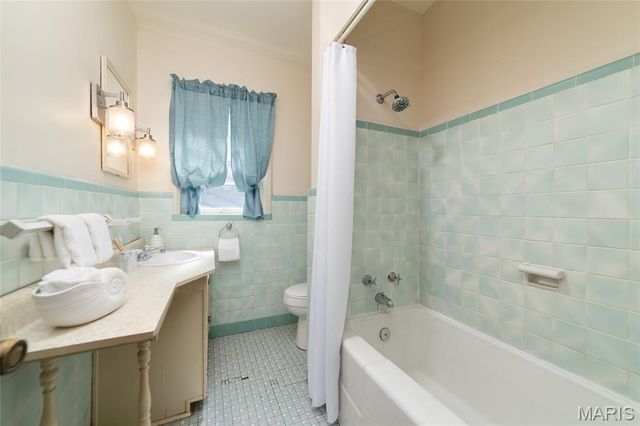 111 Royal Avenue, St Louis, MO 63135