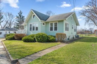 140 S Oriole Trail, Crystal Lake, IL 60014