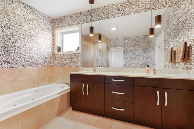 1406 W Ohio Street 3, Chicago, IL 60642