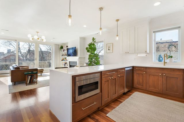 1406 W Ohio Street 3, Chicago, IL 60642