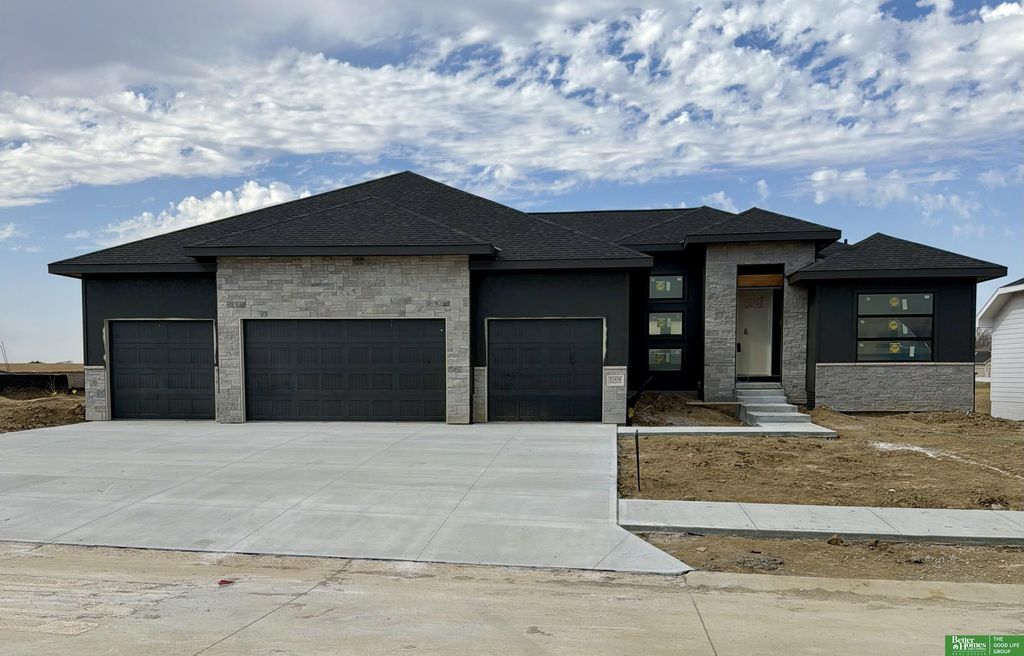 21416 Morning View Drive, Elkhorn, NE 68022