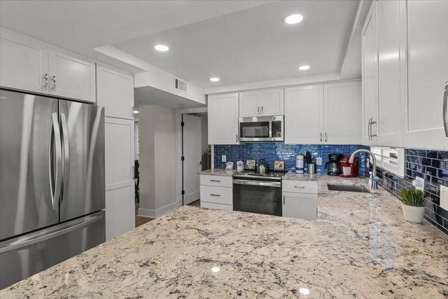 6326 MIDNIGHT PASS ROAD 101, Sarasota, FL 34242