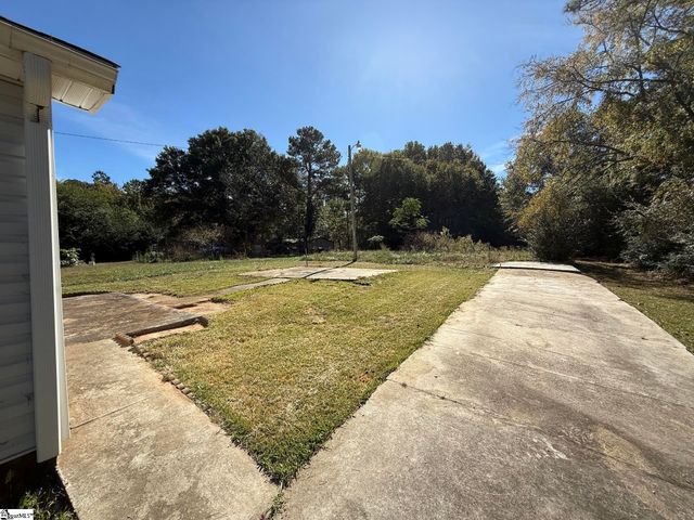 236 Blakelyville Road, Clinton, SC 29325