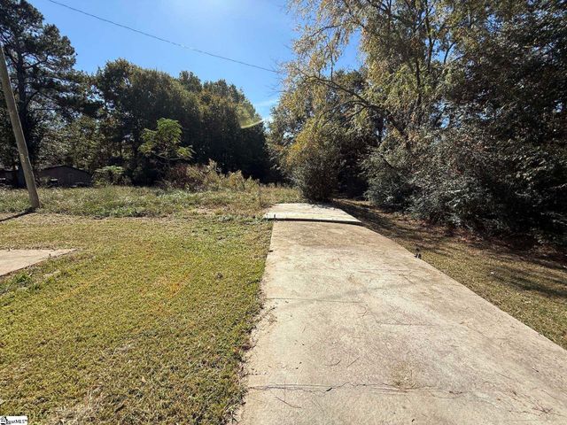 236 Blakelyville Road, Clinton, SC 29325