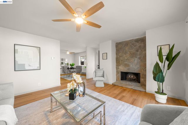 957 Cheryl Ann Cir 15, Hayward, CA 94544