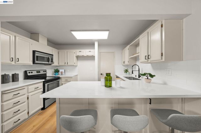 957 Cheryl Ann Cir 15, Hayward, CA 94544