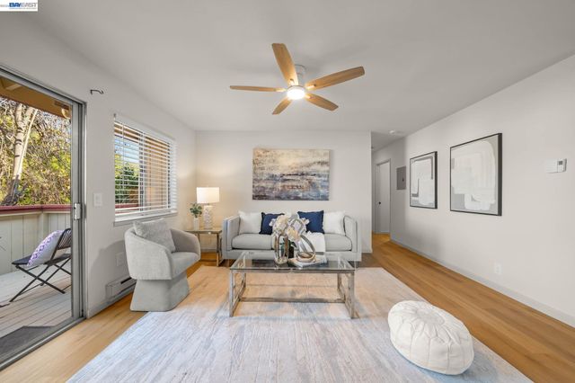 957 Cheryl Ann Cir 15, Hayward, CA 94544