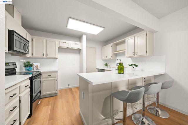 957 Cheryl Ann Cir 15, Hayward, CA 94544