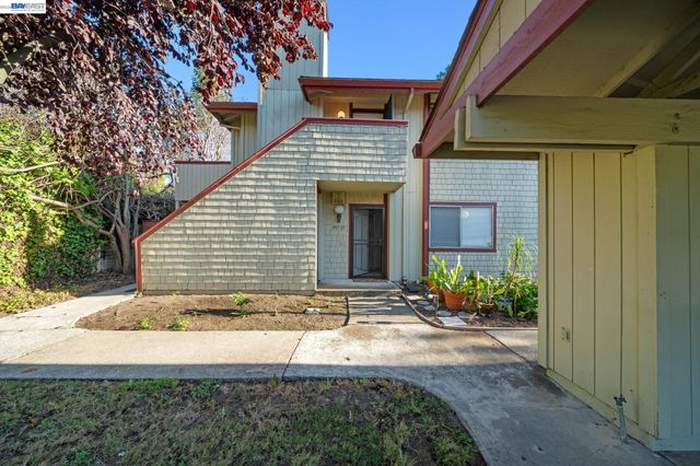 957 Cheryl Ann Cir 15, Hayward, CA 94544