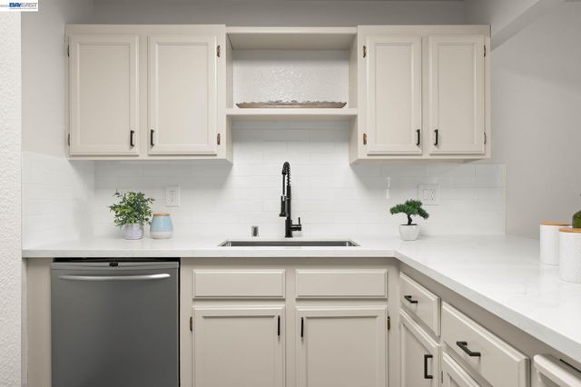 957 Cheryl Ann Cir 15, Hayward, CA 94544