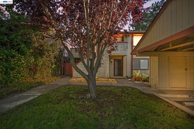 957 Cheryl Ann Cir 15, Hayward, CA 94544