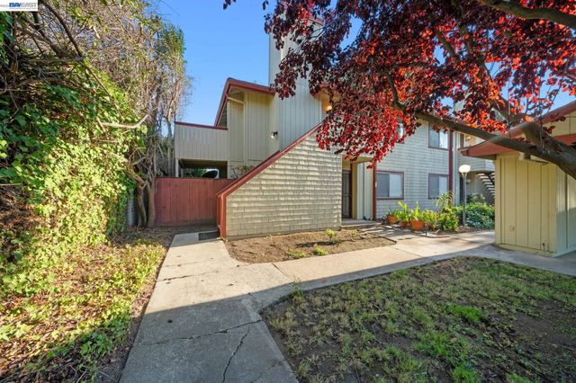 957 Cheryl Ann Cir 15, Hayward, CA 94544