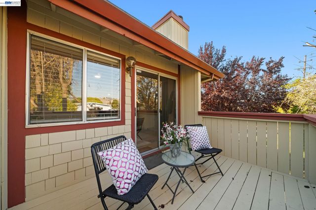 957 Cheryl Ann Cir 15, Hayward, CA 94544
