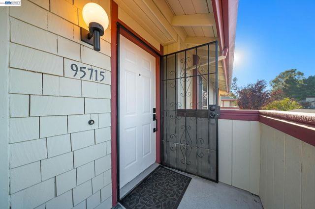 957 Cheryl Ann Cir 15, Hayward, CA 94544
