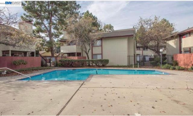 957 Cheryl Ann Cir 15, Hayward, CA 94544