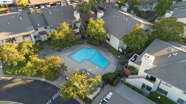 957 Cheryl Ann Cir 15, Hayward, CA 94544
