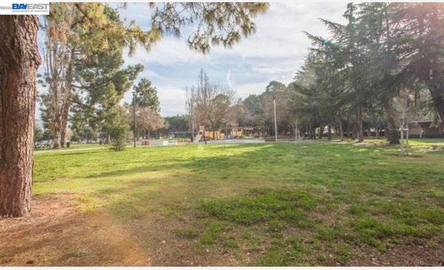 957 Cheryl Ann Cir 15, Hayward, CA 94544