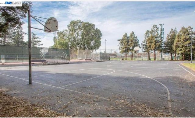 957 Cheryl Ann Cir 15, Hayward, CA 94544