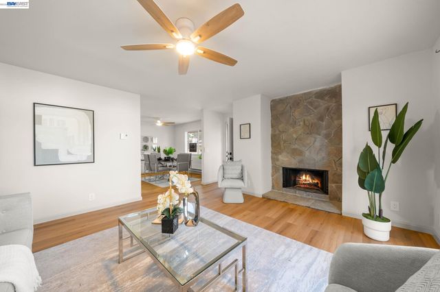 957 Cheryl Ann Cir 15, Hayward, CA 94544