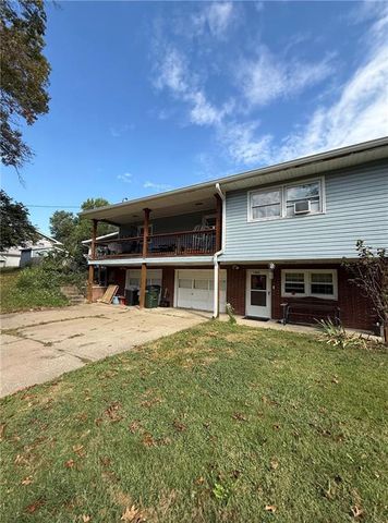 1402 Cherokee Street, Leavenworth, KS 66048