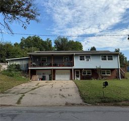 1402 Cherokee Street, Leavenworth, KS 66048