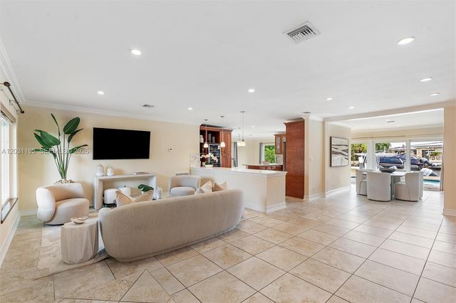 370 SE 12th Avenue, Pompano Beach, FL 33060
