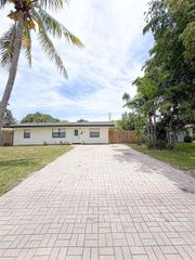 240 NW 36th St, Oakland Park, FL 33309
