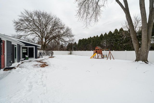 5975 W Green Brook DRIVE, Brown Deer, WI 53223