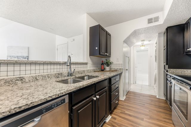 2301 Balsam Drive M209, Arlington, TX 76006