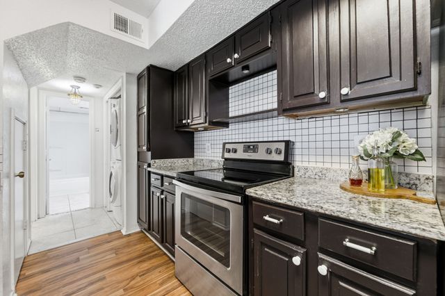 2301 Balsam Drive M209, Arlington, TX 76006