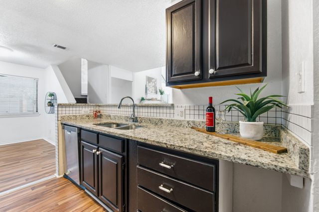 2301 Balsam Drive M209, Arlington, TX 76006