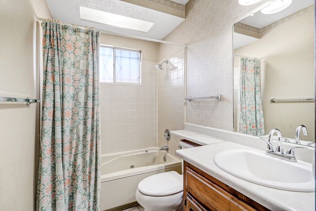 3704 Cheraz Road NE, Albuquerque, NM 87111