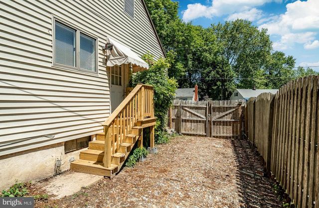 8 GARRETT RD, Wilmington, DE 19809
