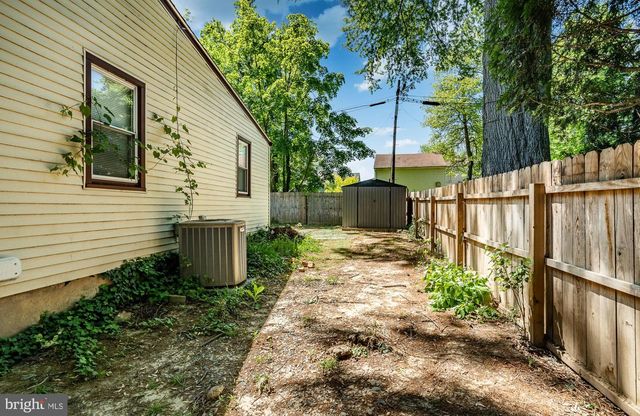8 GARRETT RD, Wilmington, DE 19809