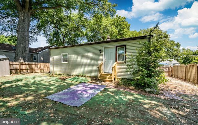 8 GARRETT RD, Wilmington, DE 19809