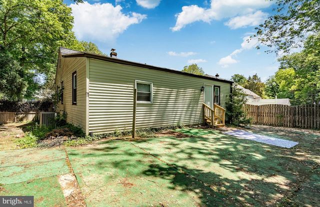 8 GARRETT RD, Wilmington, DE 19809