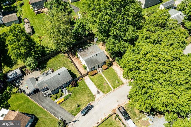 8 GARRETT RD, Wilmington, DE 19809