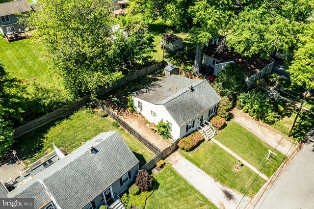 8 GARRETT RD, Wilmington, DE 19809