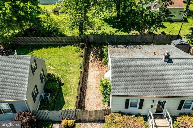 8 GARRETT RD, Wilmington, DE 19809