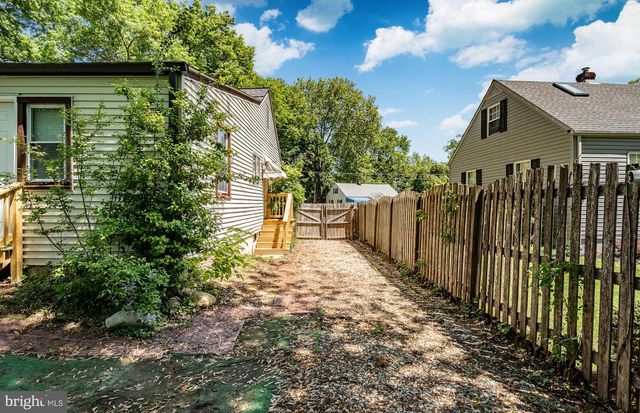 8 GARRETT RD, Wilmington, DE 19809